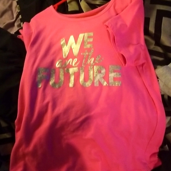 A short sleeved pink shirt - Picture 2 of 2